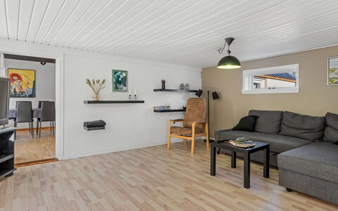 Emelia - 4.2Km from the Sea: Græs, Træ, Landdistrikt, Busk, Sommerhus, Tag, Almindeligt, Land Lot, Hjem, Bunddække