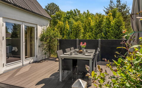 Paule - 1.3Km from the Sea: Træ, Busk, Have, Hjem, Udendørs Møbler, Dæk, Skygge, Hårdttræ, Backyard, Landscaping