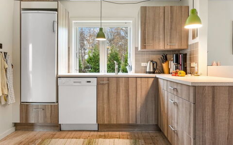 Paule - 1.3Km from the Sea: Køkken, Countertop, Køkken Apparat, Større Bandage, Gulvbelægning, Cabinetry, Møbel, Træ, Indretning, Husholdningsapparat
