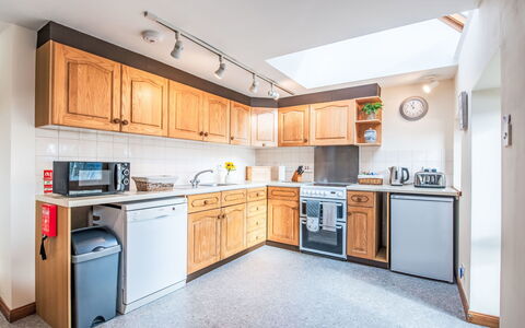 Wester Bunloit: Køkken, Større Bandage, Køkken Apparat, Træ, Countertop, Indretning, Loft, Møbel, Cabinetry, Værelse