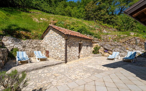 Sirotnjak 2: Udendørs Møbler, Sommerhus, Landdistrikt, Flise, Have, Stenmur, Stol, Backyard, Cobblestone, Gård