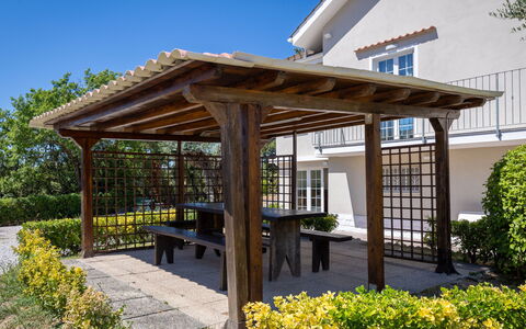 Enda: Træ, Gazebo, Pavilion, Have, Skygge, Udendørs Struktur, Pergola, Udendørs Møbler, Landscaping