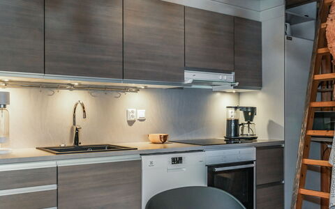 Tunturin Villa Pipo: Køkken, Køkken Apparat, Countertop, Gulvbelægning, Indretning, Træ, Større Bandage, Møbel, Cabinetry, Husholdningsapparat