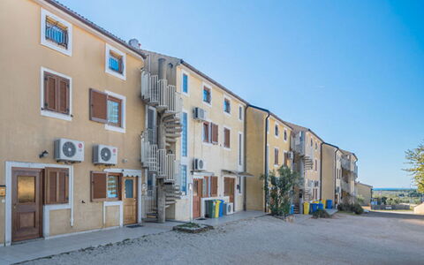 Tanja: Bygning, Boligområde, Vindue, Hus, Hjem, Tag, Arkitektur, Kvarter, Facade, Stad