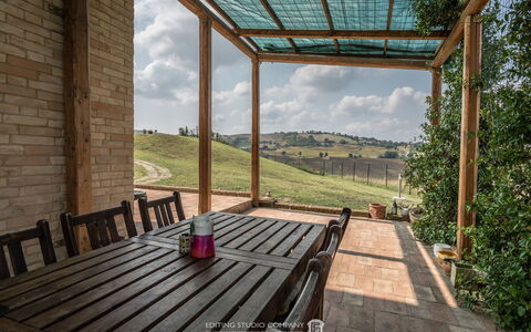 Villa la Dolcevita: Træ, Bejdse, Udendørs Struktur, Veranda, Skygge, Hårdttræ, Pergola, Pavilion, Dæk, Garden Bygninger