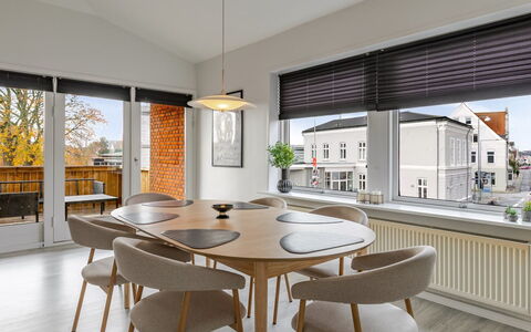Fader - 31Km from the Sea: Træ, Have, Backyard, Land Lot, Hjem, Tag, Skygge, Dæk, Hårdttræ, Gård
