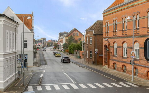 Fader - 31Km from the Sea: Træ, Have, Backyard, Land Lot, Hjem, Tag, Skygge, Dæk, Hårdttræ, Gård