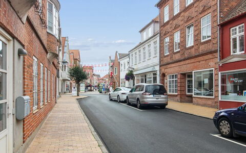Fader - 31Km from the Sea: Træ, Have, Backyard, Land Lot, Hjem, Tag, Skygge, Dæk, Hårdttræ, Gård