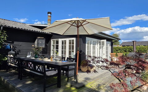 Yvette - 350M from the Sea: Tag, Hus, Hjem, Sommerhus, Dør, Sidespor, Dæk, Veranda, Planke, Hårdttræ