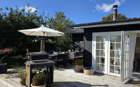 Yvette - 350M from the Sea: Tag, Hus, Hjem, Sommerhus, Dør, Sidespor, Dæk, Veranda, Planke, Hårdttræ