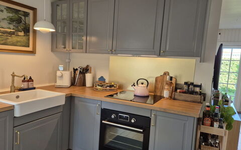 Yvette - 350M from the Sea: Køkken, Køkken Apparat, Større Bandage, Countertop, Cabinetry, Indretning, Møbel, Gulvbelægning, Husholdningsapparat, Værelse