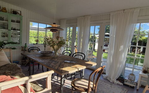 Yvette - 350M from the Sea: Møbel, Træ, Stol, Bord, Indretning, Køkken & Spisebord, Spisestue, Gulvbelægning, Etage, Loft