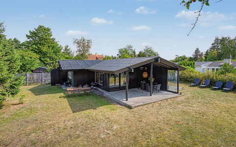 Anelle - 100M from the Sea: Sommerhus, Backyard, Gård, Garden Bygninger, Skur, Sidespor, Udendørs Møbler, Bjælkehytte, Udendørs Struktur, Hytte