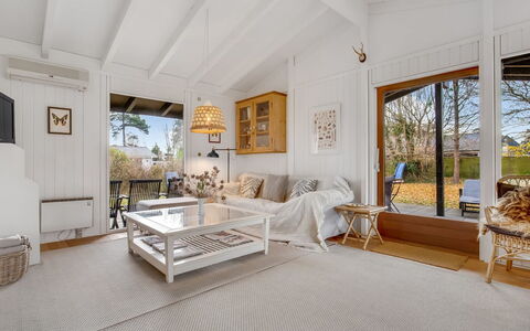 Anelle - 100M from the Sea: Sommerhus, Backyard, Gård, Garden Bygninger, Skur, Sidespor, Udendørs Møbler, Bjælkehytte, Udendørs Struktur, Hytte