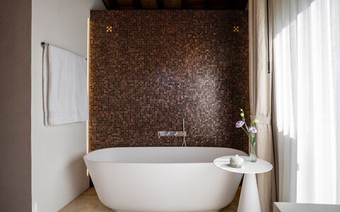Il Gabbro, Luxury Experience: Væg, Sanitærarmatur, Indretning, Gulvbelægning, Badeværelse, Badekar, Brun, Etage, Belysning, Vvs