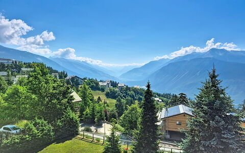 La Roseraie B 24: Bjerg, Bjergrige Landskabsformer, Træ, Bakke, Bjergkæde, Highland, Hill Station, Landskab, Dal, Alps