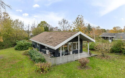 Mika - 300M from the Sea: Sommerhus, Backyard, Gård, Garden Bygninger, Skur, Sidespor, Udendørs Møbler, Bjælkehytte, Udendørs Struktur, Hytte
