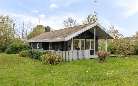 Mika - 300M from the Sea: Sommerhus, Backyard, Gård, Garden Bygninger, Skur, Sidespor, Udendørs Møbler, Bjælkehytte, Udendørs Struktur, Hytte