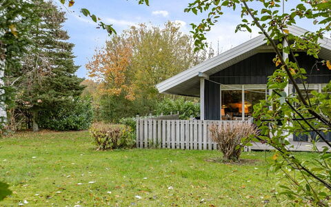 Mika - 300M from the Sea: Sommerhus, Backyard, Gård, Garden Bygninger, Skur, Sidespor, Udendørs Møbler, Bjælkehytte, Udendørs Struktur, Hytte