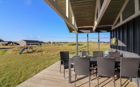 Kanutte - 250M from the Sea: Træ, Møbel, Lejlighed, Værelse, Loft, Bejdse, Stol, Hårdttræ, Klarlak, Tømmer
