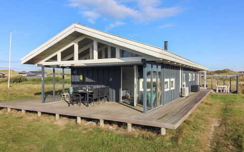 Kanutte - 250M from the Sea: Træ, Møbel, Lejlighed, Værelse, Loft, Bejdse, Stol, Hårdttræ, Klarlak, Tømmer