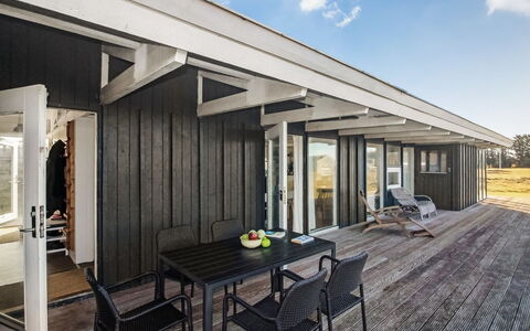 Kanutte - 250M from the Sea: Træ, Møbel, Lejlighed, Værelse, Loft, Bejdse, Stol, Hårdttræ, Klarlak, Tømmer