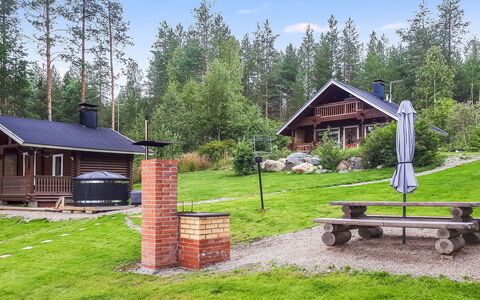 Nurmirinne: Sommerhus, Hus, Tag, Hjem, Land Lot, Landdistrikt, Bjælkehytte, Garden Bygninger, Have
