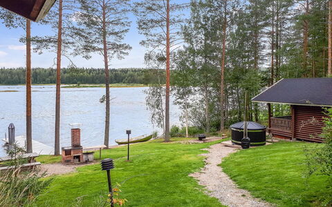 Nurmirinne: Have, Sommerhus, Stol, Skygge, Gård, Backyard, Udendørs Møbler, Landscaping, Lawn, Dæk