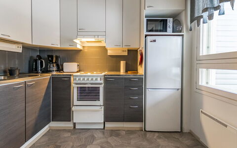 Kotipaljakka A3: Køkken Apparat, Køkken, Countertop, Større Bandage, Cabinetry, Husholdningsapparat, Indretning, Møbel, Gulvbelægning, Træ