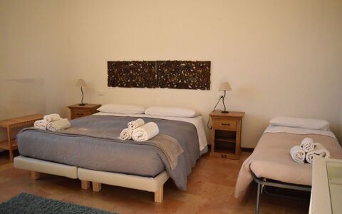 Appartamento la Fontana, Assisi: Møbel, Seng, Soveværelse, Sengetøj, Indretning, Sengetøj, Træ, Textile, Etage, Værelse