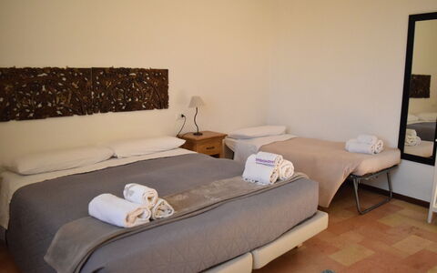 Appartamento la Fontana, Assisi: Seng, Møbel, Soveværelse, Sengetøj, Indretning, Sengetøj, Etage, Bed Frame, Værelse, Sengetøj