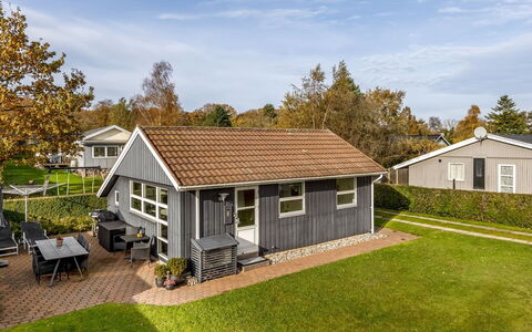 Eugenia - 300M from the Sea: Sommerhus, Backyard, Gård, Garden Bygninger, Skur, Sidespor, Udendørs Møbler, Bjælkehytte, Udendørs Struktur, Hytte