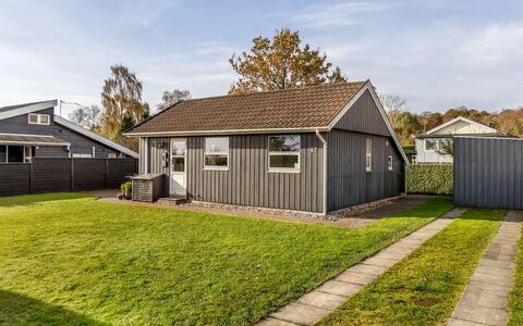 Eugenia - 300M from the Sea: Sommerhus, Backyard, Gård, Garden Bygninger, Skur, Sidespor, Udendørs Møbler, Bjælkehytte, Udendørs Struktur, Hytte