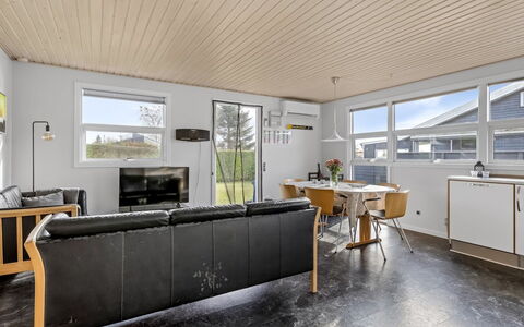 Eugenia - 300M from the Sea: Sommerhus, Backyard, Gård, Garden Bygninger, Skur, Sidespor, Udendørs Møbler, Bjælkehytte, Udendørs Struktur, Hytte