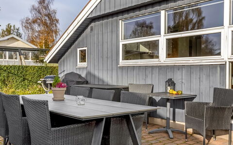 Eugenia - 300M from the Sea: Sommerhus, Backyard, Gård, Garden Bygninger, Skur, Sidespor, Udendørs Møbler, Bjælkehytte, Udendørs Struktur, Hytte