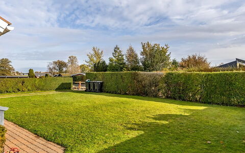 Eugenia - 300M from the Sea: Sommerhus, Backyard, Gård, Garden Bygninger, Skur, Sidespor, Udendørs Møbler, Bjælkehytte, Udendørs Struktur, Hytte