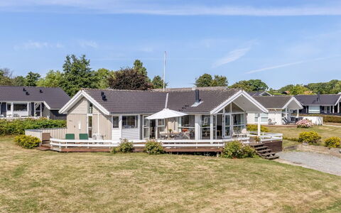 Finn - 100M from the Sea: Sommerhus, Backyard, Gård, Garden Bygninger, Skur, Sidespor, Udendørs Møbler, Bjælkehytte, Udendørs Struktur, Hytte