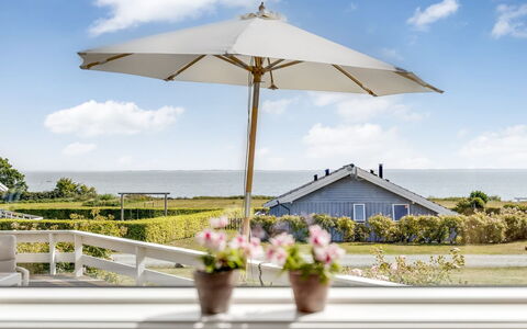 Finn - 100M from the Sea: Sommerhus, Backyard, Gård, Garden Bygninger, Skur, Sidespor, Udendørs Møbler, Bjælkehytte, Udendørs Struktur, Hytte