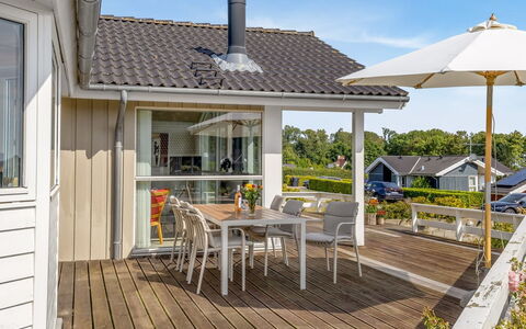 Finn - 100M from the Sea: Sommerhus, Backyard, Gård, Garden Bygninger, Skur, Sidespor, Udendørs Møbler, Bjælkehytte, Udendørs Struktur, Hytte
