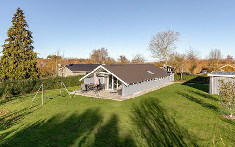 Gerarda - 450M from the Sea: Sommerhus, Backyard, Gård, Garden Bygninger, Skur, Sidespor, Udendørs Møbler, Bjælkehytte, Udendørs Struktur, Hytte