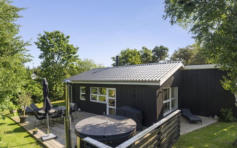 Elaina - 290M from the Sea: Tag, Hjem, Dør, Sommerhus, Skygge, Sidespor, Gård, Estate, Backyard