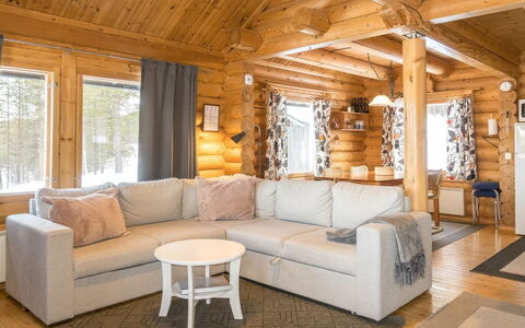 Kultaranta Ii: Møbel, Træ, Indretning, Hjem, Gulvbelægning, Værelse, Loft, Stue, Couch, Sommerhus