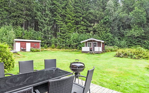 Liane Dalen: Busk, Sommerhus, Hus, Hjem, Land Lot, Have, Bunddække, Landscaping, Lawn, Estate