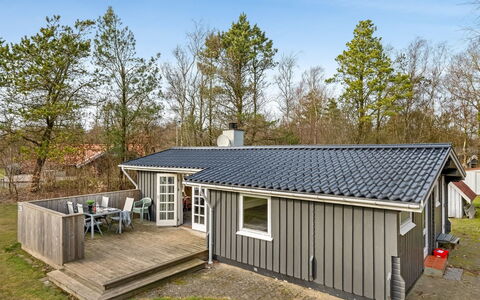Leandra - 11Km from the Sea: Sommerhus, Backyard, Gård, Garden Bygninger, Skur, Sidespor, Udendørs Møbler, Bjælkehytte, Udendørs Struktur, Hytte