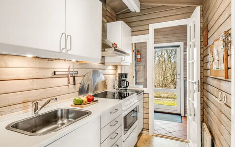 Leandra - 11Km from the Sea: Træ, Større Bandage, Køkken, Hjem, Køkken Apparat, Countertop, Bejdse, Cabinetry, Hårdttræ, Trægulve