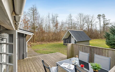 Leandra - 11Km from the Sea: Træ, Hjem, Hus, Sommerhus, Land Lot, Tag, Sidespor, Have, Veranda, Estate