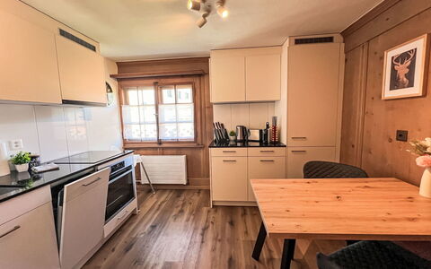 Klosters 50: Træ, Møbel, Gulvbelægning, Indretning, Etage, Cabinetry, Countertop, Køkken, Trægulve, Loft