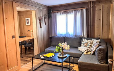 Klosters 50: Møbel, Træ, Gulvbelægning, Indretning, Etage, Værelse, Belysning, Stue, Lejlighed, Couch