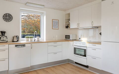 Gildo - 30Km from the Sea: Gulvbelægning, Indretning, Countertop, Køkken, Køkken Apparat, Træ, Cabinetry, Etage, Loft, Større Bandage