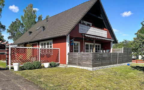 Orrefors: Bygning, Vindue, Hus, Tag, Hjem, Sommerhus, Boligområde, Sidespor, Veranda, Stuehus